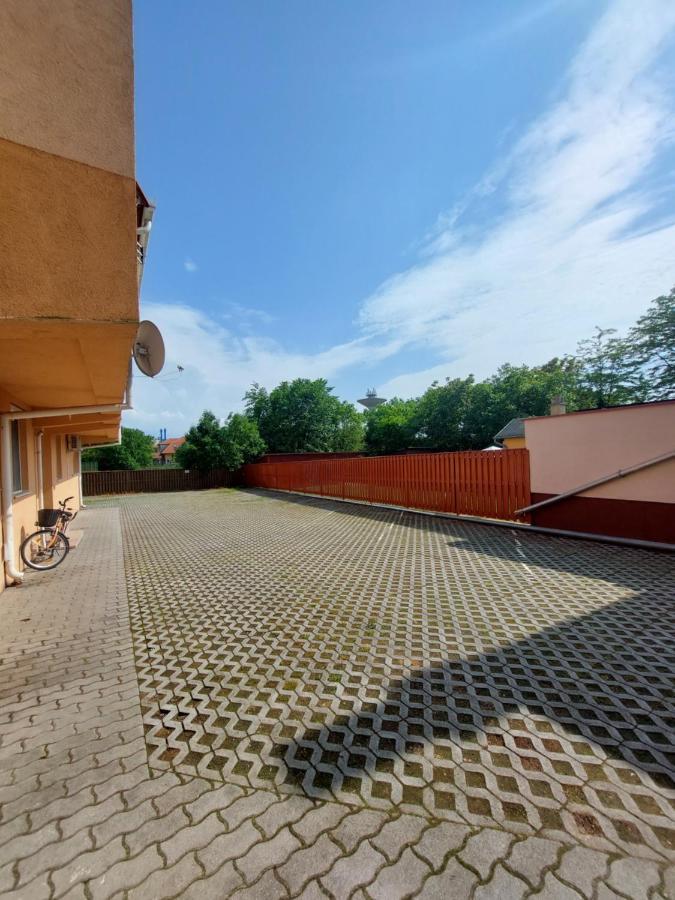 Sunshine Resort Apartment Hajduszoboszlo Bagian luar foto