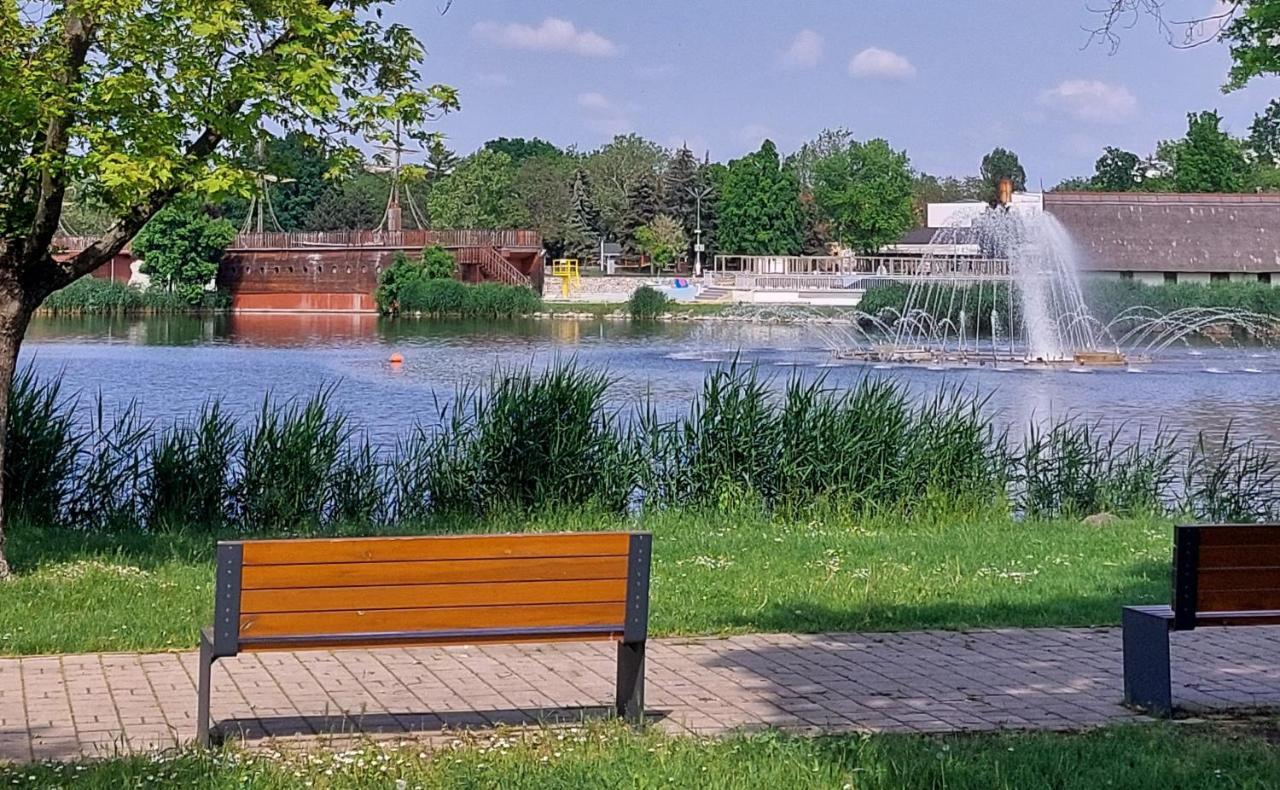 Sunshine Resort Apartment Hajduszoboszlo Bagian luar foto