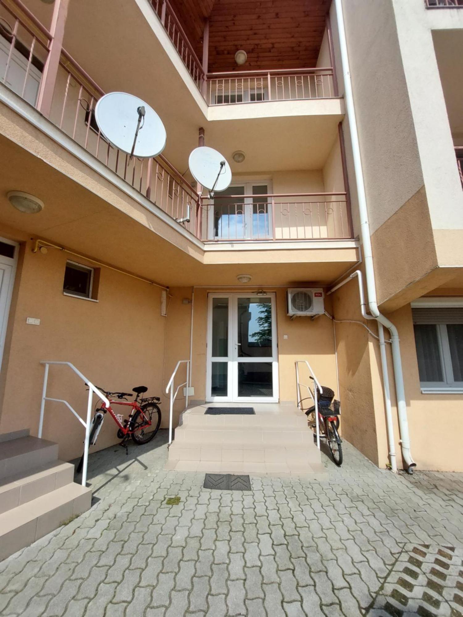 Sunshine Resort Apartment Hajduszoboszlo Bagian luar foto