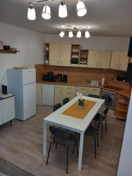 Sunshine Resort Apartment Hajduszoboszlo Bagian luar foto
